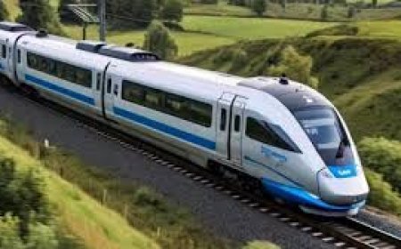 കുതിക്കാനൊരുങ്ങി ഇന്ത്യയിലെ ആദ്യത്തെ ഹൈഡ്രജൻ ട്രെയിൻ