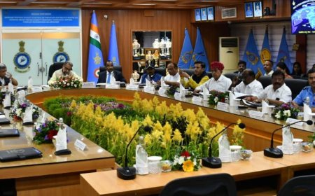 പ്രതിരോധ പാർലമെൻ്ററി സ്റ്റാൻഡിംഗ് കമ്മിറ്റി ദക്ഷിണ വ്യോമസേനാ ആസ്ഥാനം സന്ദർശിച്ചു