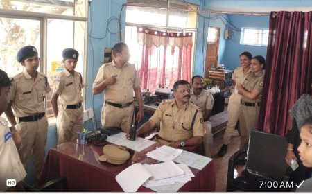 എസ് പി സി  കേഡറ്റുകൾ എരുമേലി പോലീസ് സ്റ്റേഷൻ സന്ദർശിച്ചു