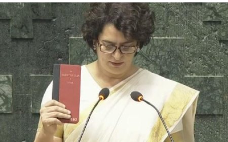 വയനാട് എംപിയായി ലോക്സഭയിൽ പ്രിയങ്ക ഗാന്ധി  സത്യപ്രതിജ്ഞ ചെയ്തു