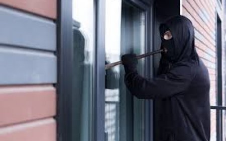 ഒറ്റപ്പാലത്ത് വന്‍ കവര്‍ച്ച; വീട് കുത്തിത്തുറന്ന് 63 പവന്‍ സ്വര്‍ണവും ഒരുലക്ഷം രൂപയും കവര്‍ന്നു