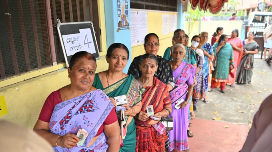 പാലക്കാട് പോളിങ് തുടരുന്നു : ആദ്യ മണിക്കൂറിൽ മികച്ച പോളിങ്