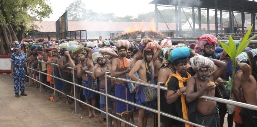 ശബരിമലയിൽ വൻ തീർത്ഥാടന തിരക്ക്, 40 പേരുണ്ടെങ്കിൽ ആവശ്യപ്പെടുന്ന സ്ഥലത്തേക്ക് KSRTC യുടെ പ്രത്യേക ചാര്‍ട്ടേഡ്  ബസ് സര്‍വീസ്