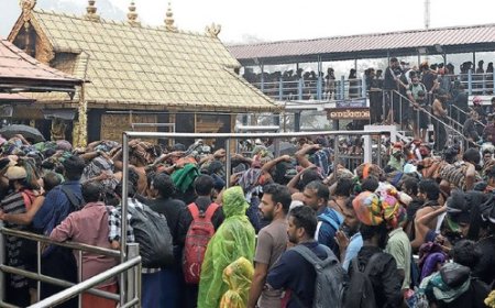 കനത്ത മഴയിലും ശബരിമലയിലേക്ക്‌ തീർഥാടക പ്രവാഹം ; നിരോധനത്തിൽ ഇളവ്‌