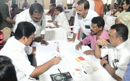 അദാലത്തിൽ നേരിട്ടും അപേക്ഷകൾ/പരാതികൾ നൽകാം