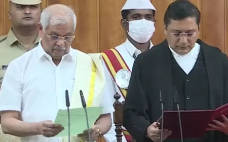 കേരള ഗവര്‍ണറായി രാജേന്ദ്ര വിശ്വനാഥ് ആര്‍ലെക്കര്‍ ചുമതലയേറ്റു