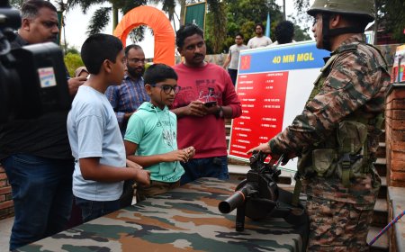 സൈനിക ദിന ആഘോഷങ്ങൾ : കനകക്കുന്നിൽ നടന്ന ആയുധ പ്രദർശനം കാണാൻ വൻ ജനാവലി