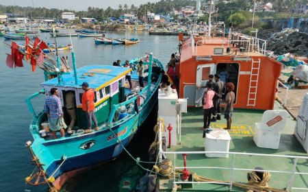 രേഖകളില്ലാതെ മത്സ്യബന്ധനം നടത്തിയ ബോട്ടിനെ പിടികൂടി ഇന്ത്യൻ തീരസംരക്ഷണ സേന