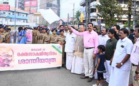 രക്തസാക്ഷി ദിനാചരണം: ശാന്തിയാത്രയും പുഷ്പാര്‍ച്ചനയും നടത്തി