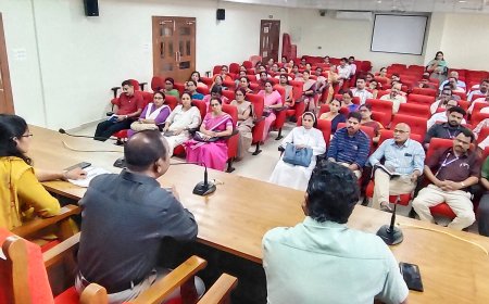 മാലിന്യമുക്ത കേരളത്തിനായി കുട്ടികളോട് സംവദിച്ച് കളക്ടർ