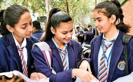 കുട്ടികളിൽ പരീക്ഷാപ്പേടിയും സമ്മർദവും കുറയ്ക്കുന്നതിനായി   സിബിഎസ്ഇ ബോർഡ് പരീക്ഷകൾ അടുത്ത വർഷം മുതൽ രണ്ട് തവണ