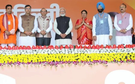 അധികാരമേറ്റ് രേഖാ ഗുപ്ത; ദൽഹിയിൽ നാലാമത്തെ വനിതാ മുഖ്യമന്ത്രി