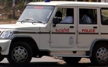 ആ​ല​പ്പു​ഴ​യി​ൽ​നി​ന്നും തോ​ക്കു​ക​ൾ ഉ​ൾ​പ്പെ​ടെ വൻ  ആ​യു​ധ​ശേ​ഖ​രം ക​ണ്ടെ​ത്തി