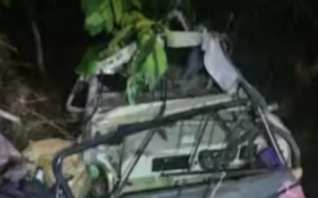 ഇടുക്കിയിൽ ജീ​പ്പ് കൊ​ക്ക​യി​ലേ​ക്ക് മ​റി​ഞ്ഞ് മൂ​ന്നു​പേ​ർ​ക്ക് ദാ​രു​ണാ​ന്ത്യം