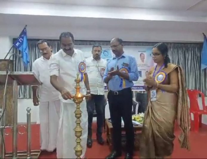 അക്ഷയ സംരംഭകർ ചെയ്യുന്ന സേവനം മഹത്തരം : അൻവർ സാദത്ത് എം. എൽ. എ