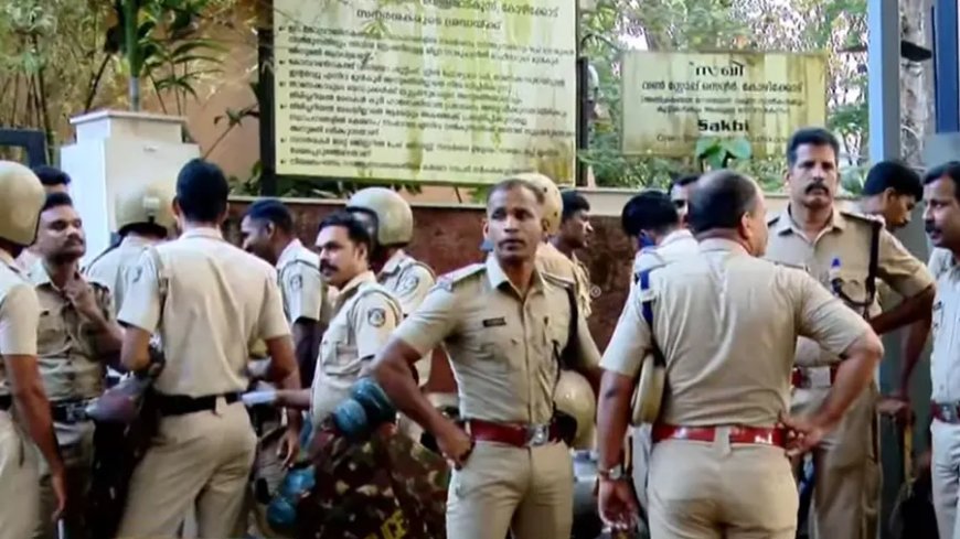 താമരശ്ശേരിയിൽ പത്താംക്ലാസ് വിദ്യാർഥി ഷഹബാസ് കൊല്ലപ്പെട്ട കേസിൽ പ്രതികളായ വിദ്യാർഥികളെ പരീക്ഷ എഴുതിപ്പിക്കുന്നതിൽ സംഘർഷം