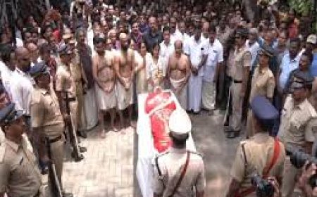 ജനസാഗരത്തെ സാക്ഷിയാക്കി രാമചന്ദ്രൻ യാത്രയായി