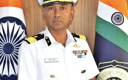 കേരളാ-മാഹി കോസ്റ്റ് ഗാർഡ് ഡിസ്ട്രിക്റ്റ് കമാൻഡറായി ഡെപ്യൂട്ടി ഇൻസ്പെക്ടർ ജനറൽ ആശിഷ് മെഹ്രോത്ര  ചുമതലയേറ്റു