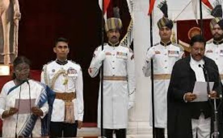 സുപ്രീം കോടതി ചീഫ് ജസ്റ്റിസായി ജസ്റ്റിസ് ഭൂഷൺ രാമകൃഷ്ണ ഗവായി സത്യപ്രതിജ്ഞചെയ്ത് അധികാരമേറ്റു .