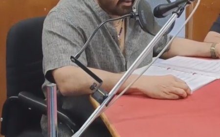 ആകാശവാണി തിരുവനന്തപുരം നിലയം സന്ദർശിച്ച് നടൻ മോഹൻലാൽ