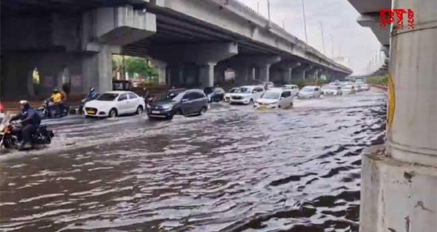 കനത്ത മഴയും കാറ്റും: ഡൽഹിയിൽ നാലു മരണം