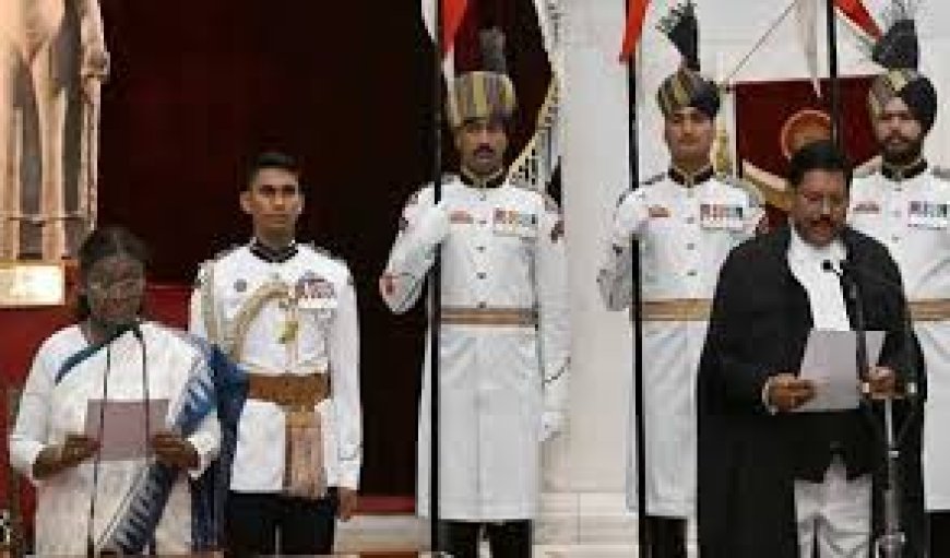 സുപ്രീം കോടതി ചീഫ് ജസ്റ്റിസായി ജസ്റ്റിസ് ഭൂഷൺ രാമകൃഷ്ണ ഗവായി സത്യപ്രതിജ്ഞചെയ്ത് അധികാരമേറ്റു .