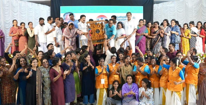 കുടുംബശ്രീ അരങ്ങ്-സംസ്ഥാന കലോത്സവം: മഴയെ മറി കടന്ന ആവേശപ്പോരാട്ടത്തിൽ കണ്ണൂരിന് കലാകിരീടം