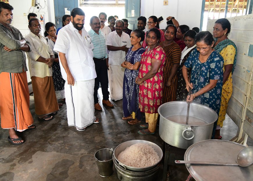 ദുരിതബാധിതർക്ക് ആശ്വാസമേകി മന്ത്രി വി.എൻ. വാസവൻ - വെള്ളപ്പൊക്കദുരിതമനുഭവിക്കുന്ന പ്രദേശങ്ങളും ദുരിതാശ്വാസ ക്യാമ്പുകളും മന്ത്രി സന്ദർശിച്ചു