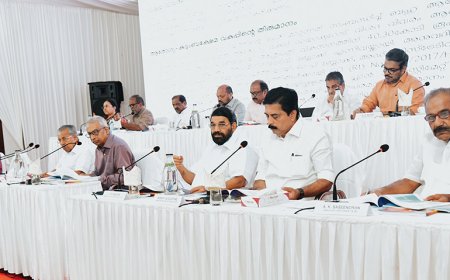 ഗ്രാമീണ റോഡുകളുടെ നവീകരണം സെപ്റ്റംബറിനുള്ളിൽ പൂർത്തിയാക്കണം: മുഖ്യമന്ത്രി