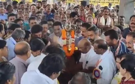 വഞ്ചിപ്പാട്ടിന്‍ വരികളൊഴുകി ചരിത്ര പ്രസിദ്ധമായ ആറന്മുള വള്ള സദ്യക്ക് തുടക്കമായി