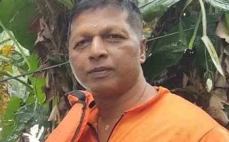 മുണ്ടക്കയം മുരുക്കും വെയിലിൽ പോസ്റ്റ് ഒടിഞ്ഞുവീണ് കാഞ്ഞിരപ്പള്ളി ഫയർഫോഴ്സ് ഉദ്യോഗസ്ഥൻ മരണപ്പെട്ടു