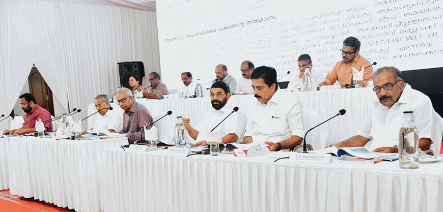 ഗ്രാമീണ റോഡുകളുടെ നവീകരണം സെപ്റ്റംബറിനുള്ളിൽ പൂർത്തിയാക്കണം: മുഖ്യമന്ത്രി