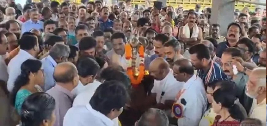 വഞ്ചിപ്പാട്ടിന് വരികളൊഴുകി ചരിത്ര പ്രസിദ്ധമായ ആറന്മുള വള്ള സദ്യക്ക് തുടക്കമായി