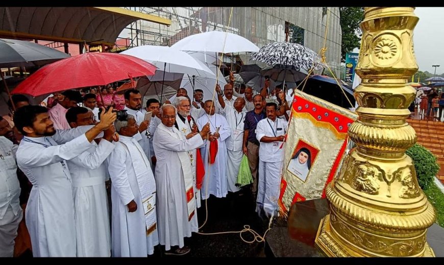 വി​ശു​ദ്ധ അ​ല്‍​ഫോ​ന്‍​സാ​ തി​രു​നാ​ളി​നു കൊ​ടി​യേ​റി