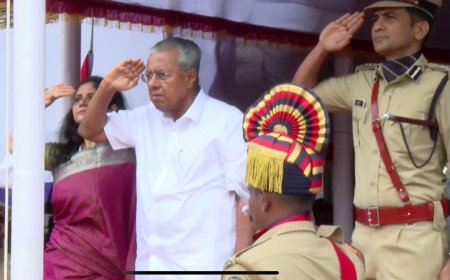 മനുഷ്യമനസ്സുകളുടെ ഒരുമയാണ് ഇന്ത്യയുടെ അടിത്തറ: മുഖ്യമന്ത്രി  79-ാം സ്വാതന്ത്ര്യദിനഘോഷ പരിപാടികൾ മുഖ്യമന്ത്രി അഭിവാദ്യം സ്വീകരിച്ചു