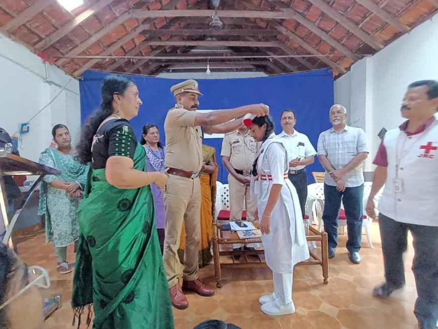 ജൂനിയർ റെഡ് ക്രോസ് എ ലെവൽ കേഡറ്റ്സിൻ്റെ സ്കാർഫിംങ്ങ് സെറിമണി