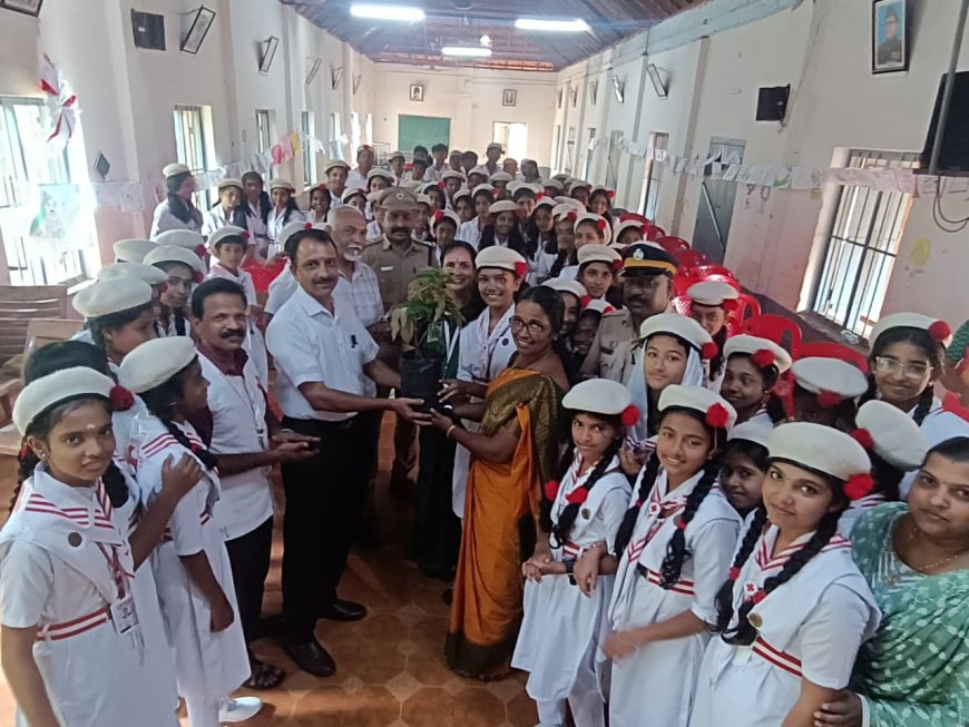 ജൂനിയർ റെഡ് ക്രോസ് എ ലെവൽ കേഡറ്റ്സിൻ്റെ സ്കാർഫിംങ്ങ് സെറിമണി