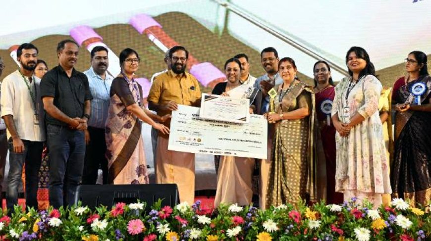 പ്രഥമ കേരള ആയുഷ് കായകല്പ് അവാർഡ് വിതരണം ചെയ്തു