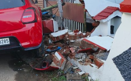 എരുമേലിയിൽ  നിയന്ത്രണം തെറ്റിയ കാർ സ്കൂട്ടർ യാത്രക്കാരനെയും റോഡിൽ നടന്നുവന്ന ആളെയും ഇടിച്ചിട്ടു ,പ്രപ്പോസ് സ്വദേശി സാജന് ഗുരുതരപരുക്ക്