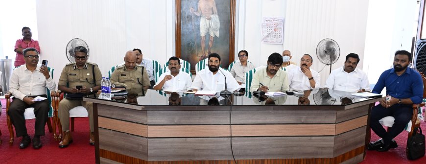 ശബരിമല തീർഥാടനം: ഒരുക്കങ്ങൾ ദ്രുതഗതിയിൽ പൂർത്തിയാക്കാൻ നിർദ്ദേശം. മന്ത്രിയുടെ നേതൃത്വത്തിൽ അവലോകന യോഗം ചേർന്നു