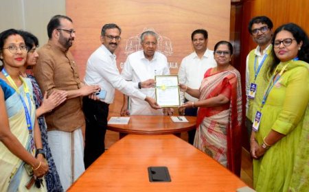 നാല് ലക്ഷത്തിലധികം പേർക്ക്  നോർക്ക  കെയർ ആരോഗ്യ - അപകട ഇൻഷുറൻസ് പരിരക്ഷ ;ഇൻഷുറൻസ് പോളിസി സർട്ടിഫിക്കറ്റ്