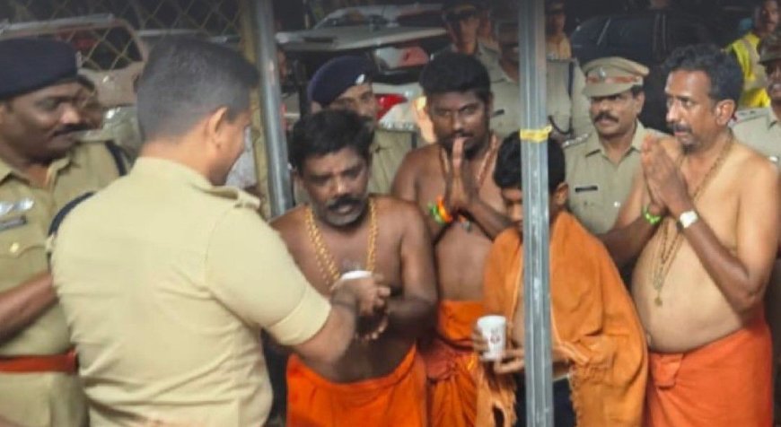 കണമല ഇറക്കത്തിൽ സീസൺ വാഹനങ്ങളിൽ ഡ്രൈവർമാർക്ക് പോലീസിന്റെ വക   ചുക്ക് കാപ്പി വിതരണം തുടങ്ങി