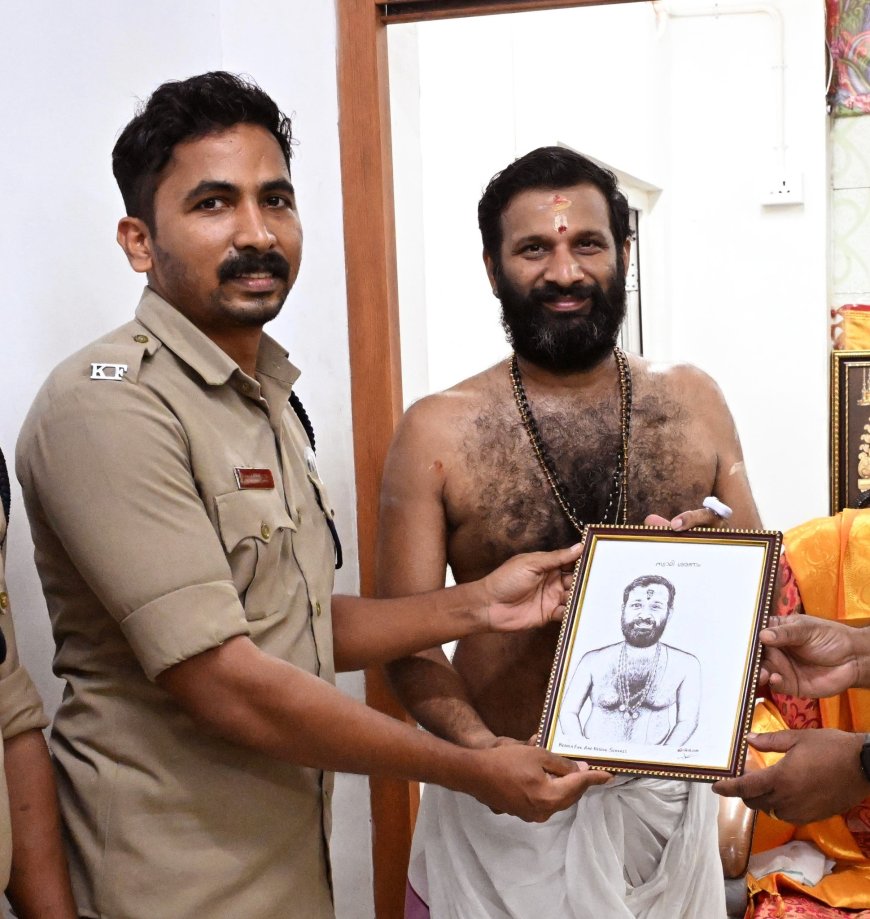 ശബരിമല മേല്‍ശാന്തിയ്ക്ക് ഛായാചിത്രം സമ്മാനിച്ച് ലിനിൻ