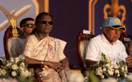 2025 ലെ നാവിക ദിനത്തിൽ ഇന്ത്യൻ നാവികസേനയുടെ സമുദ്ര ശക്തി  പ്രകടമാക്കി നാവികസേന,മുഖ്യാതിഥിയായി രാഷ്‌ട്രപതി  .