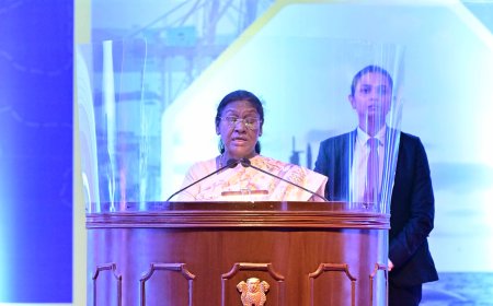 ബ്ലൂ  എക്കോണമിയുടെ സാധ്യതകള്‍ പ്രയോജനപ്പെടുത്തുന്നതില്‍  നാവികസേനയുടെ പങ്ക് നിര്‍ണായകം: രാഷ്ട്രപതി