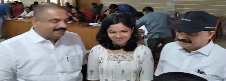 ദി​യ പാ​ലാ ന​ഗ​ര​സ​ഭ അ​ധ്യ​ക്ഷ ആ​ക​ണ​മെ​ന്ന്   ജ​ന​സ​ഭ;  ഇ​രു​മു​ന്ന​ണി​ക​ളു​മാ​യി ച​ർ​ച്ച :പു​ളി​ക്ക​ക​ണ്ടം കു​ടും​ബം