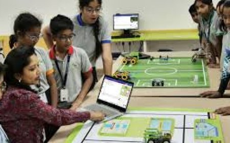 ഭാവിയിലെ തൊഴിൽ സാദ്ധ്യതകൾ കൂടി കണക്കിലെടുത്ത് ജില്ലയിലെ മുഴുവൻ പത്താം ക്ലാസ് വിദ്യാര്‍ഥികള്‍ക്കും  കൈറ്റിന്റെ റോബോട്ടിക്സ് പരിശീലനം