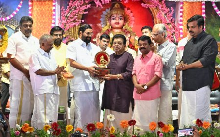 ഹരിവരാസനം പുരസ്‌കാരം തിരുവിഴ ജയശങ്കറിന് മന്ത്രി വി എന്‍ വാസവന്‍ സമ്മാനിച്ചു