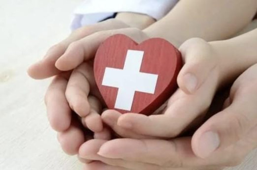 ഡിസ്ചാര്‍ജ്ജ് ചെയ്ത രോഗിയെ ബില്ല് അടക്കുന്നതുവരെ തടഞ്ഞുവെയ്ക്കാനാവില്ല:  ഇന്‍ഷ്യൂറന്‍സ് കമ്പനിയും സ്വകാര്യ ആശുപത്രിയും 30,000 രൂപ നഷ്ടപരിഹാരം നൽകണം.