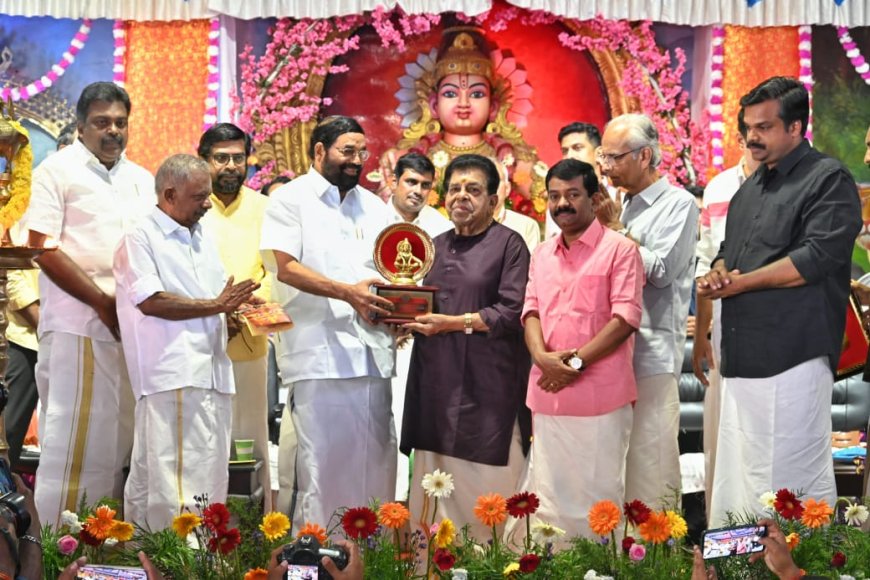 ഹരിവരാസനം പുരസ്‌കാരം തിരുവിഴ ജയശങ്കറിന് മന്ത്രി വി എന്‍ വാസവന്‍ സമ്മാനിച്ചു